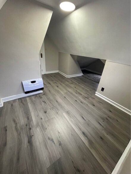 Building Photo - 307 N Main St