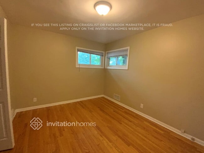 Building Photo - 1869 Oxford St N