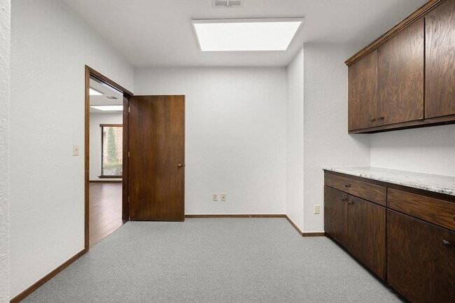 Building Photo - 1616 E 19th St