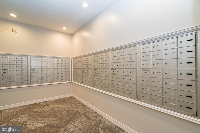 Building Photo - 851 N Glebe Rd