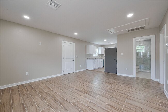 Building Photo - 4111 Beggs St