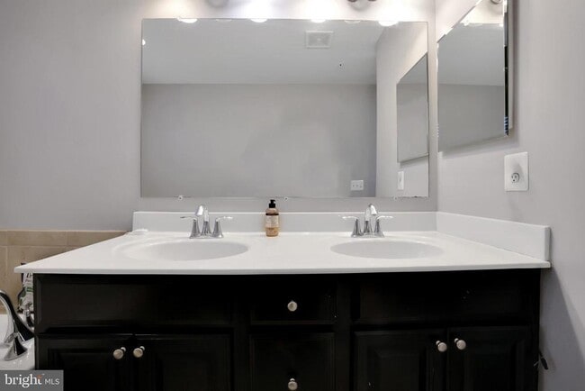 Building Photo - 7524 Briargrove Lane