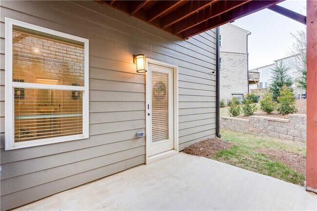 Building Photo - 399 Skylar Way SE