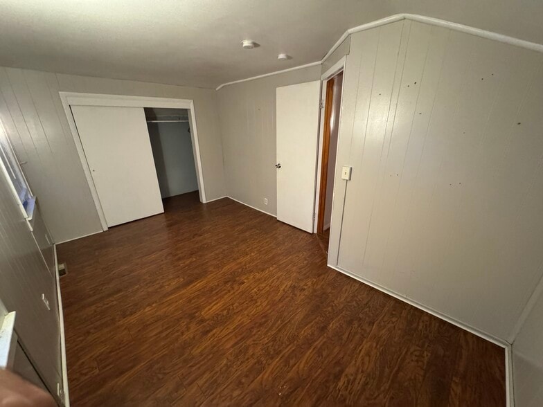 Building Photo - 109 Crysler St