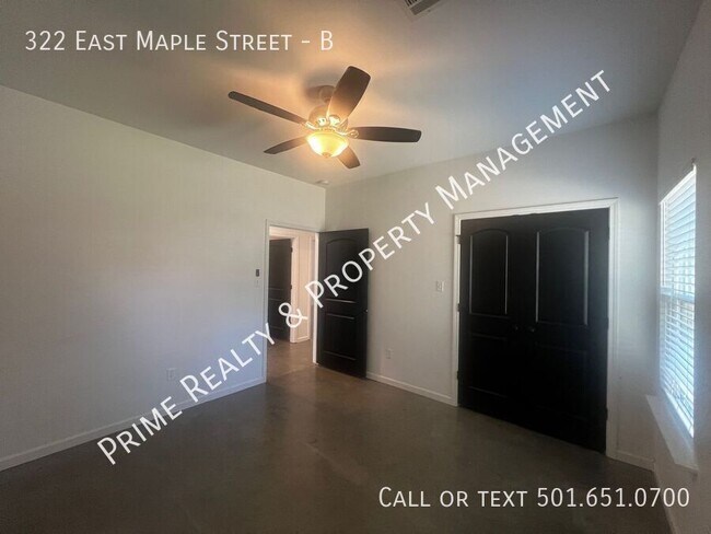 Building Photo - 322 E Maple St
