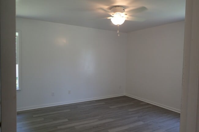 Building Photo - 2224 Pin Oak Cir