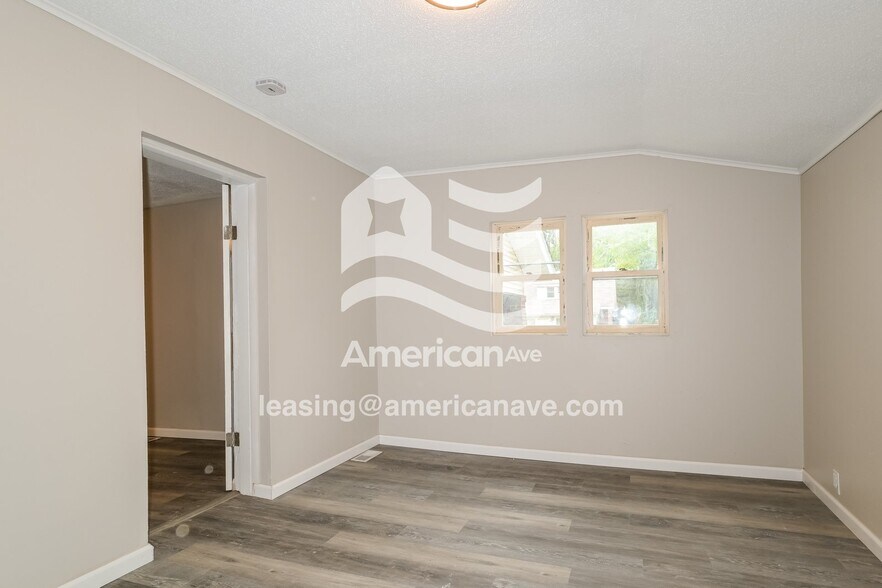 Building Photo - 8248 Monroe Ave
