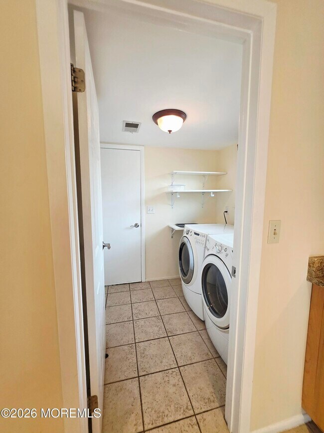 Building Photo - 97 Cotswold Cir