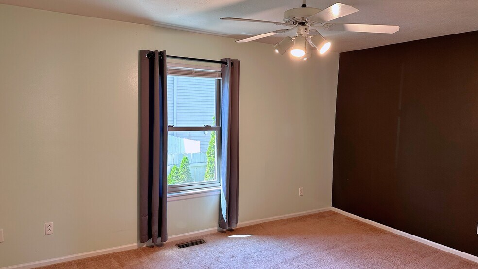 Building Photo - 1223 Rivercrest Dr