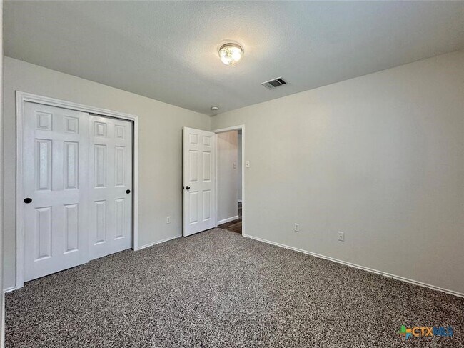 Building Photo - 916 Gentry Dr