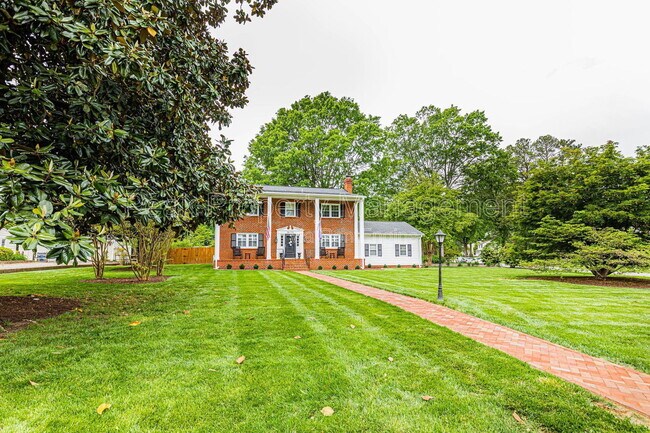 Building Photo - 9133 Robin Ridge Dr