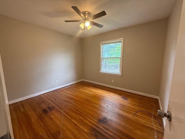 Building Photo - 3206 Bayless Dr SW