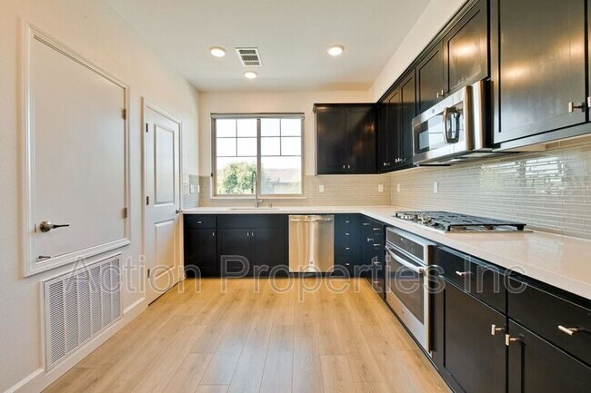 Building Photo - 605 Cinnamon Cir.