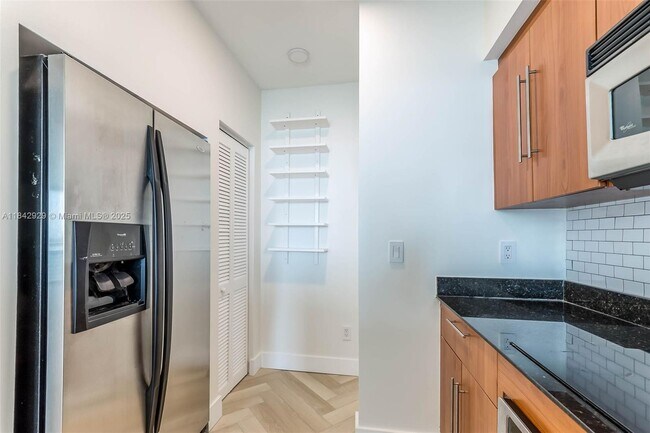Building Photo - 335 S Biscayne Blvd