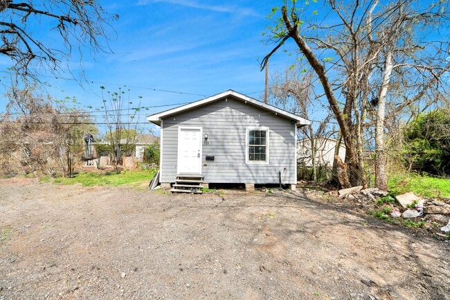 Building Photo - 209 Owens St