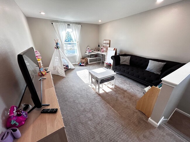 Building Photo - ? Immaculate 4 Bedroom, 3 Bath Home in Sto...