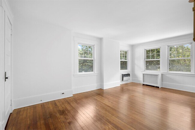 Building Photo - 32 Stuyvesant Ave
