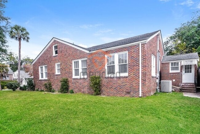 Building Photo - 3 bed / 2 bath home ~ Move-in Today!