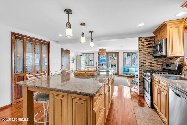 Building Photo - 308 16th Ave