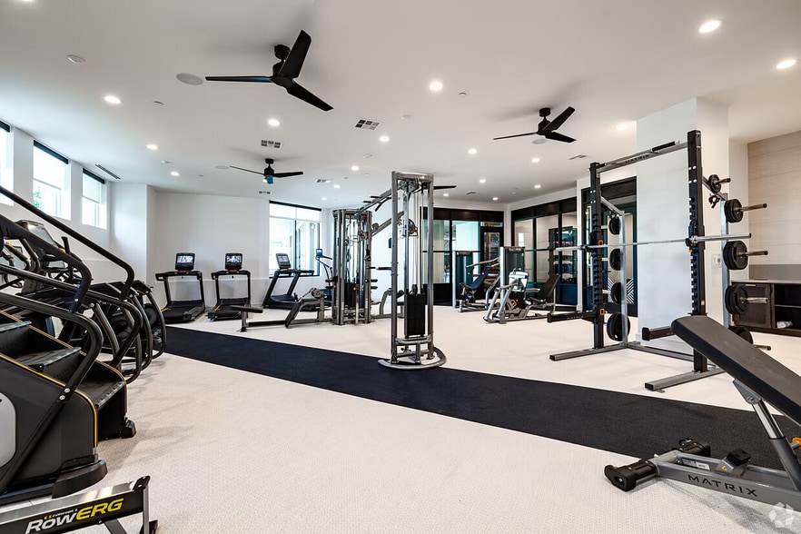 Building Photo - 1010 Springdale Rd