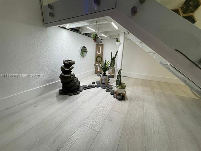 Building Photo - 325 NW 19th Ln