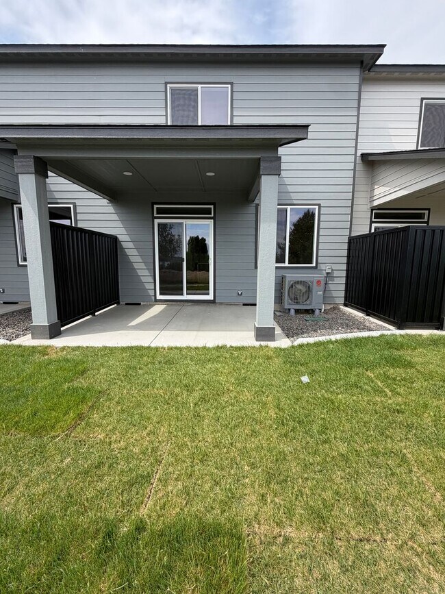 Building Photo - 6398 Melby Way NE