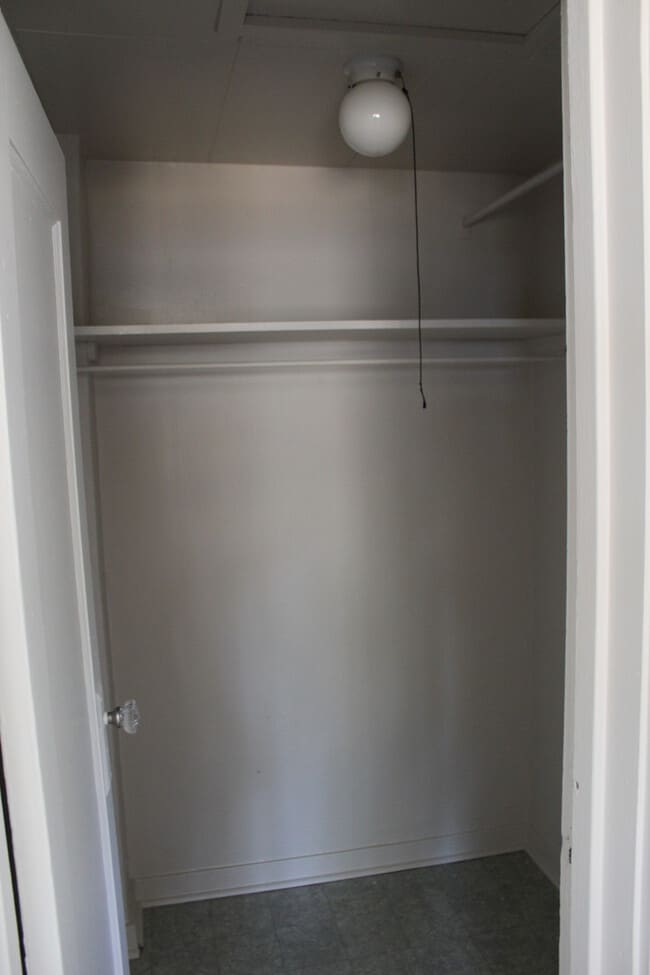 Building Photo - 1518 Siskiyou St