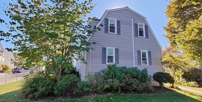 Building Photo - 87 Evans St