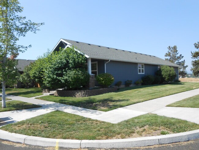 Building Photo - 62677 Hawkview Road