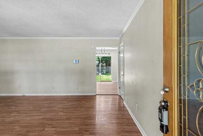 Building Photo - 124 Carolina Cir