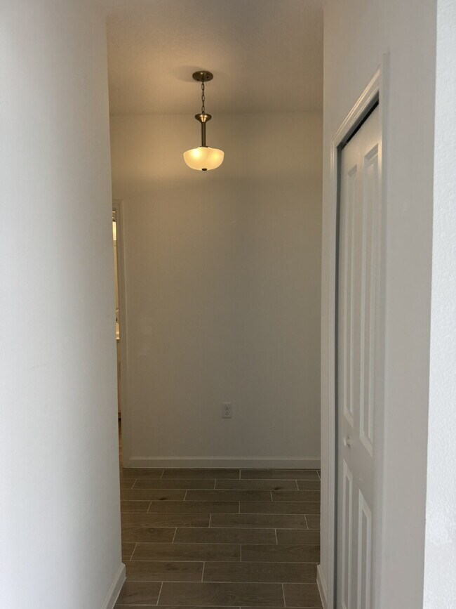 Building Photo - "Spacious 4-Bed Oasis with Granite Finishes & Guest Suite in Jacksonville!"