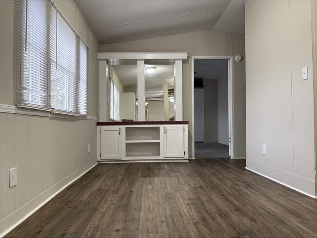 Building Photo - 237 Laurel Ln