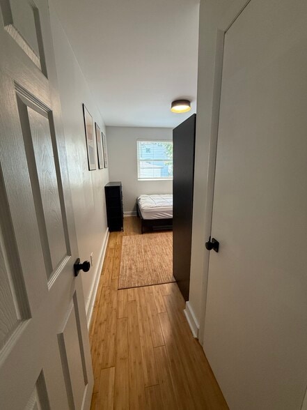 rm 2 - 16 Reid St