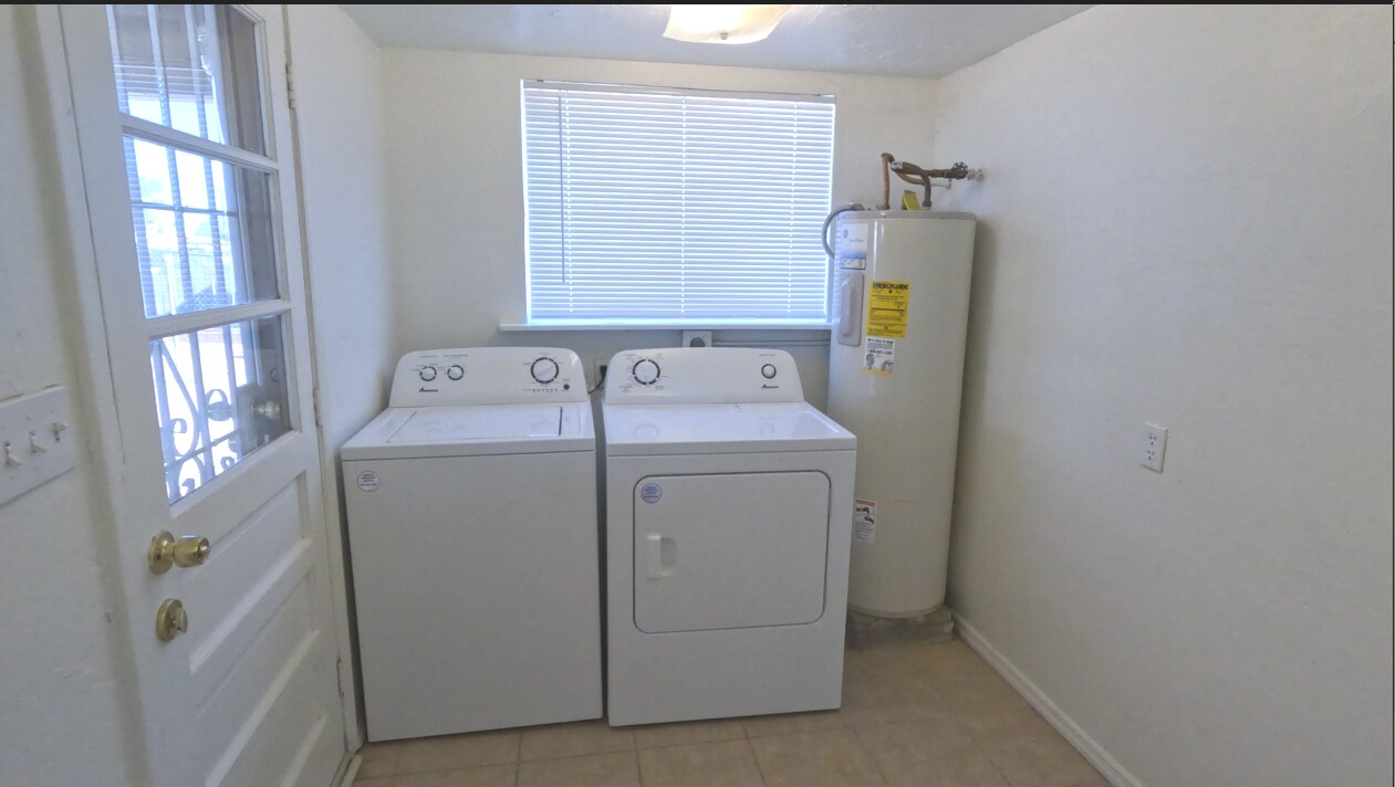 Part of Laundry Room - 2612 E Alta Vista Rd