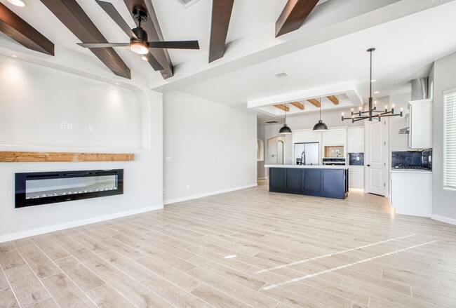 Building Photo - Beautiful East side House 4 bed-2.5 baths, part of The  Club that includes Swimming Pool, Gym, Te...