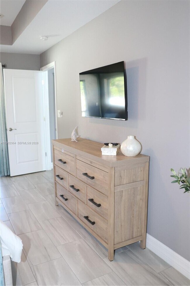 Building Photo - 4407 SW 16th Pl