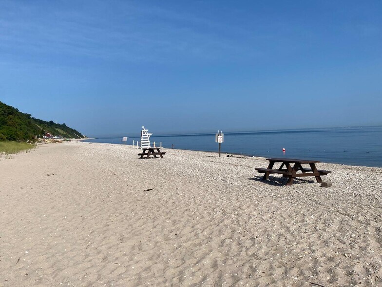 Local private beach, about 1 mi away - 145 Oakwood Rd