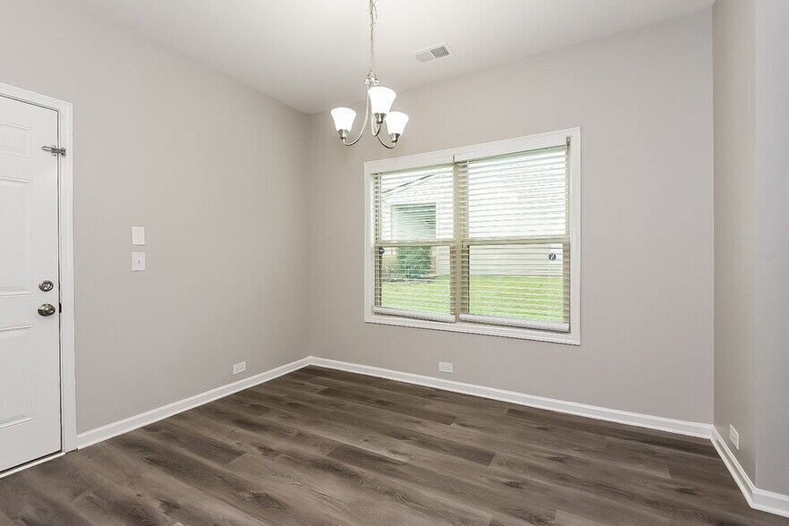 Building Photo - 4038 Lake Manor Way