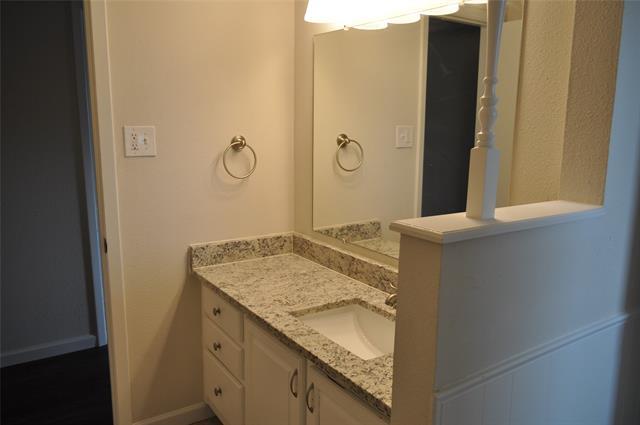 Building Photo - 2232 Shady Brook Dr