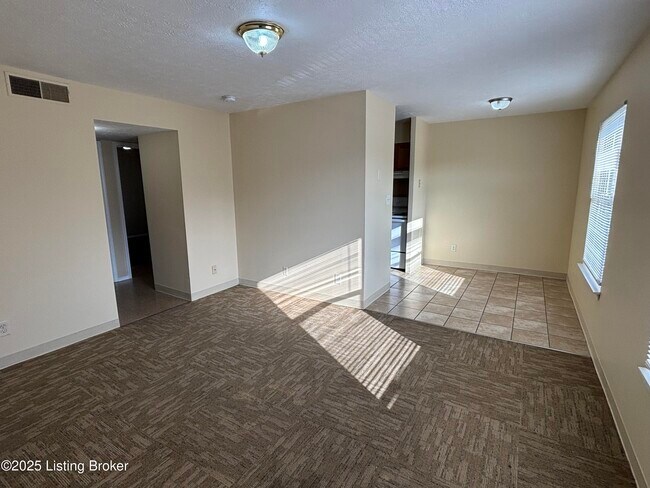 Building Photo - 819 Colonial Park Dr