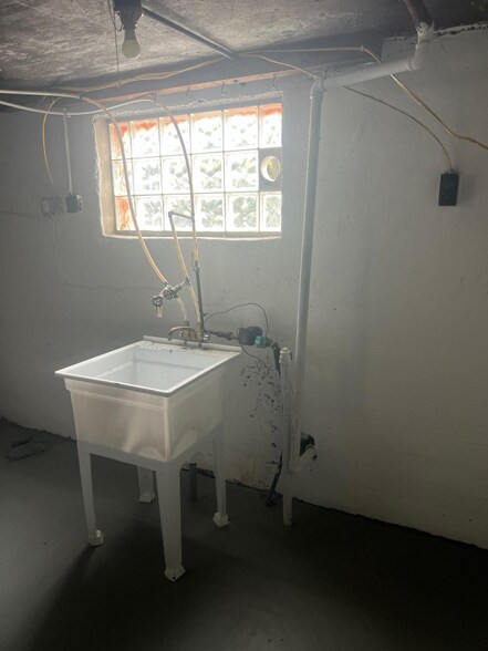 Building Photo - 2319 Patterson Ave