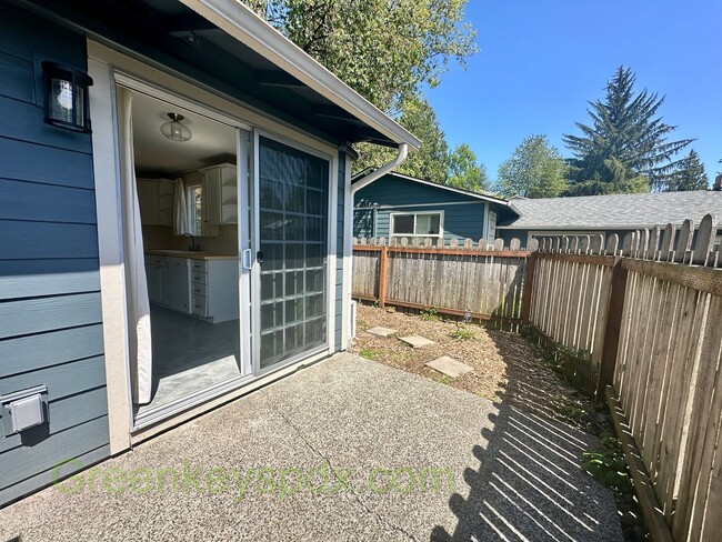 Building Photo - Awesome 2-Bedroom Condo Near Multnomah Vil...
