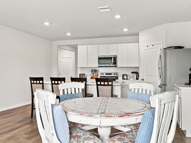 Building Photo - Unfurnished Annual Rental