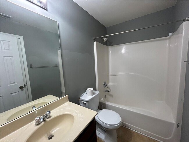 Building Photo - 1040 Baltic Way