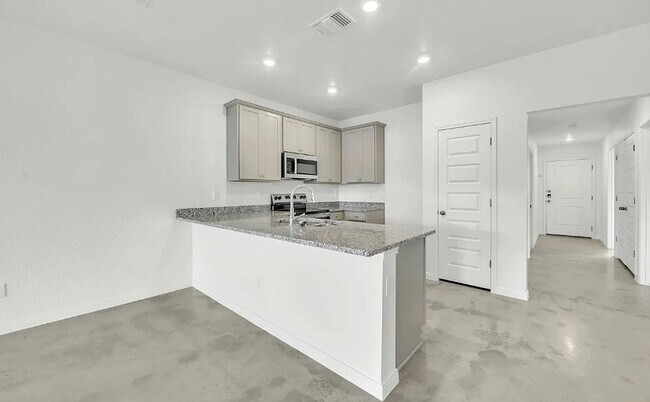 Building Photo - 604 Pacific Crest Trl