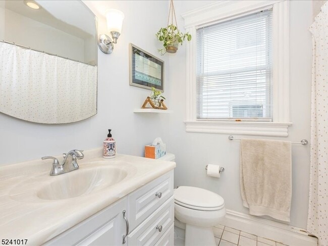 Building Photo - 190 Hillside Ave