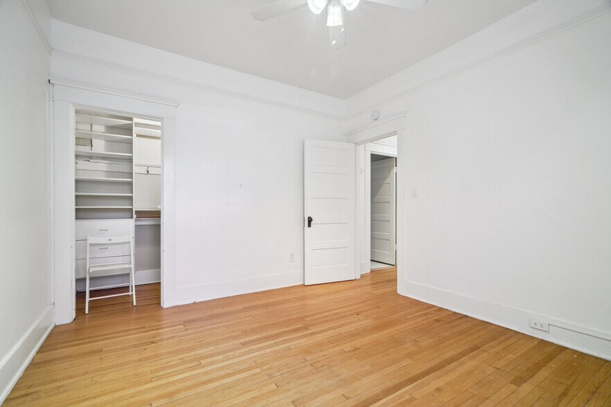 Building Photo - 416 E Roy St