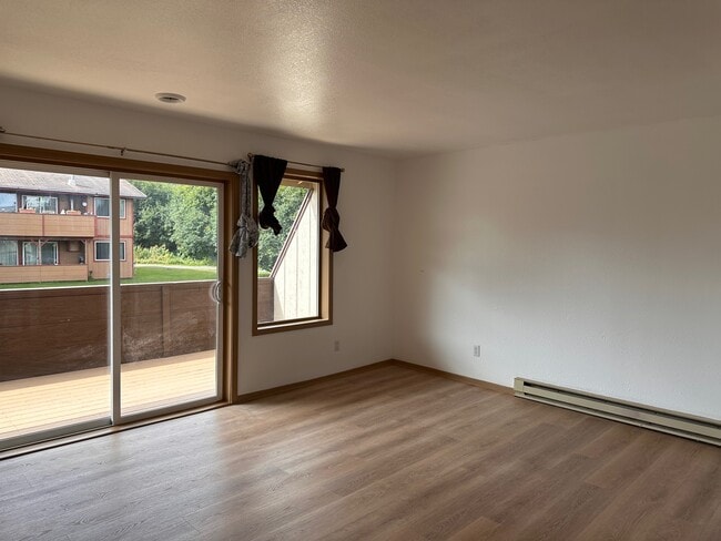 Building Photo - 895 Linda Ct