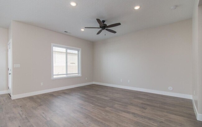 Building Photo - Beautiful 3 Bedroom House for Rent!