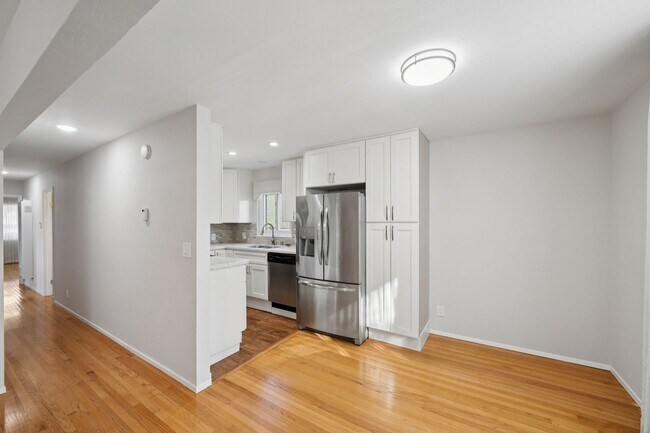 Building Photo - 2727 McGee Ave